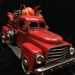 VINTAGE-STYLE RED TRUCK CENTERPIECE